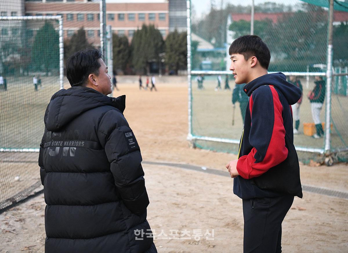 성남고를 방문한 두산 베어스 1차지명 이주엽