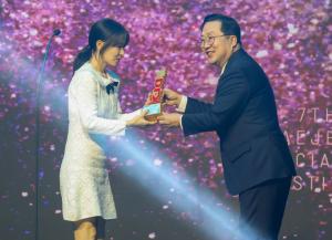 [대전특수영상영화제] 박보영, 연기상 대상 영예... '폭싹 속았수다' 기... - 뉴스 썸네일 이미지